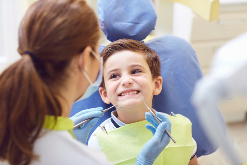 Con qué frecuencia deberían ir los niños al dentista