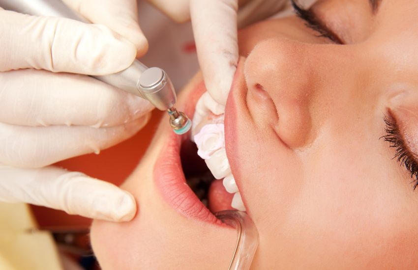 ¿Qué es una reconstrucción estética dental?